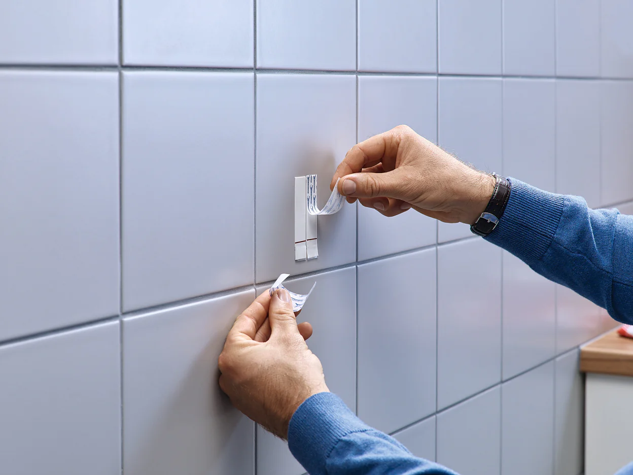 [en-en] tesa Smart Mounting System Adhesive Nail 4kg Tiles Step 8 of 13<br />
[en-en]&nbsp; tesa Smart Mounting System Adhesive Nail Adjustable 4kg Tiles Step&nbsp;8 of 13<br />
 