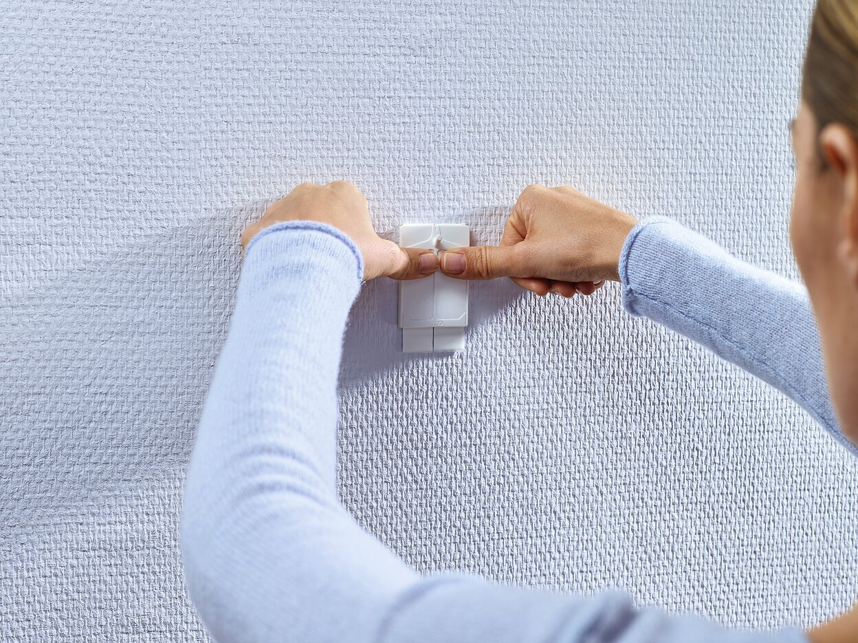 [en-en] tesa Smart Mounting System Adhesive Nail 2kg Step 11 of 15 wallpaper