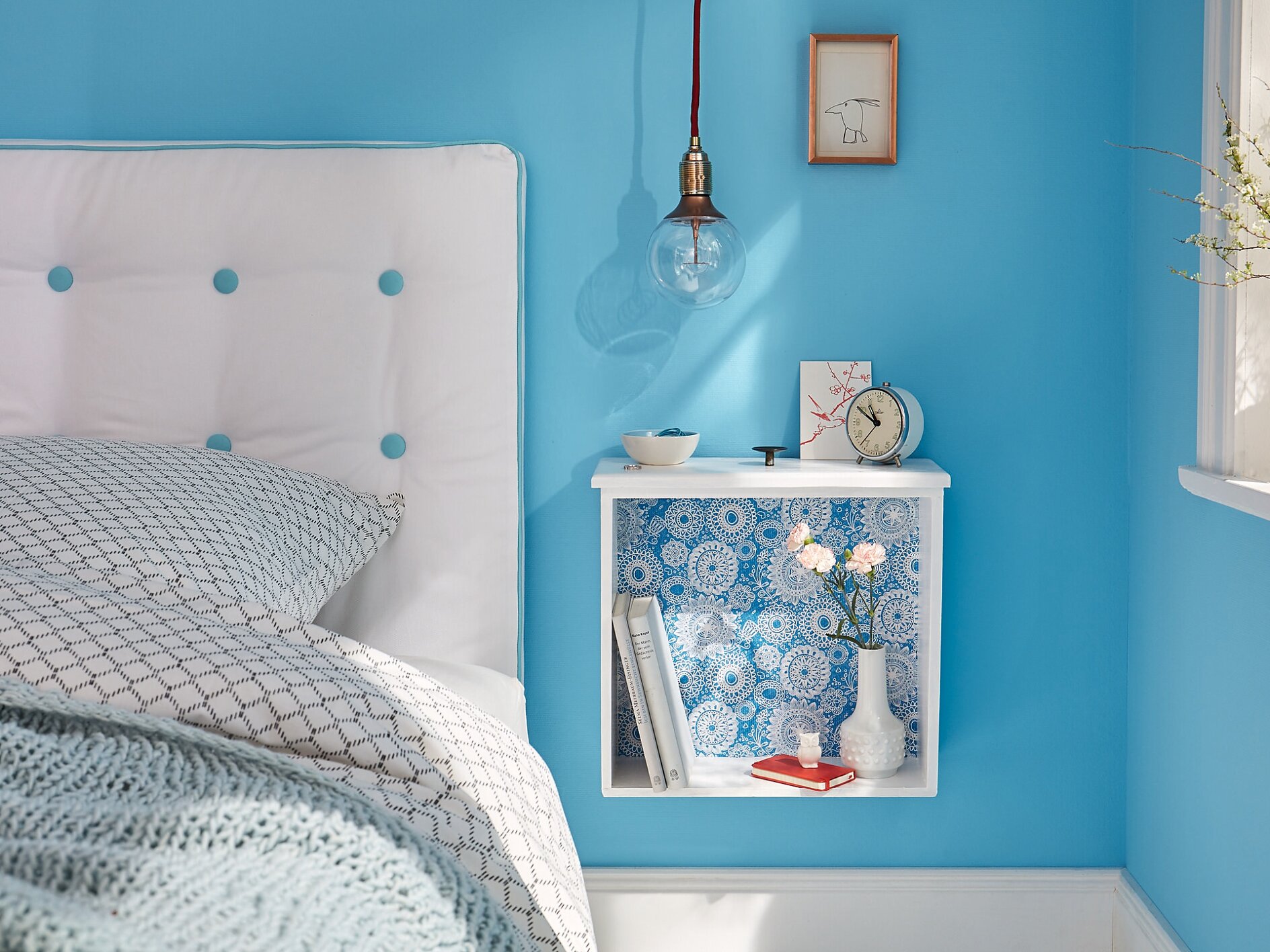 [en-en] Smart Mounting System Upcycled drawer bedside table