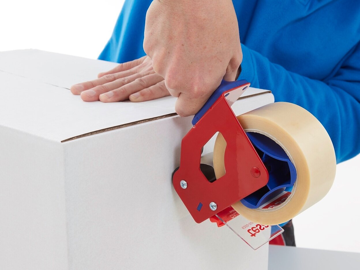 tesa-4100-general-purpose-carton-sealing-tape-transparent-step1of6-ap