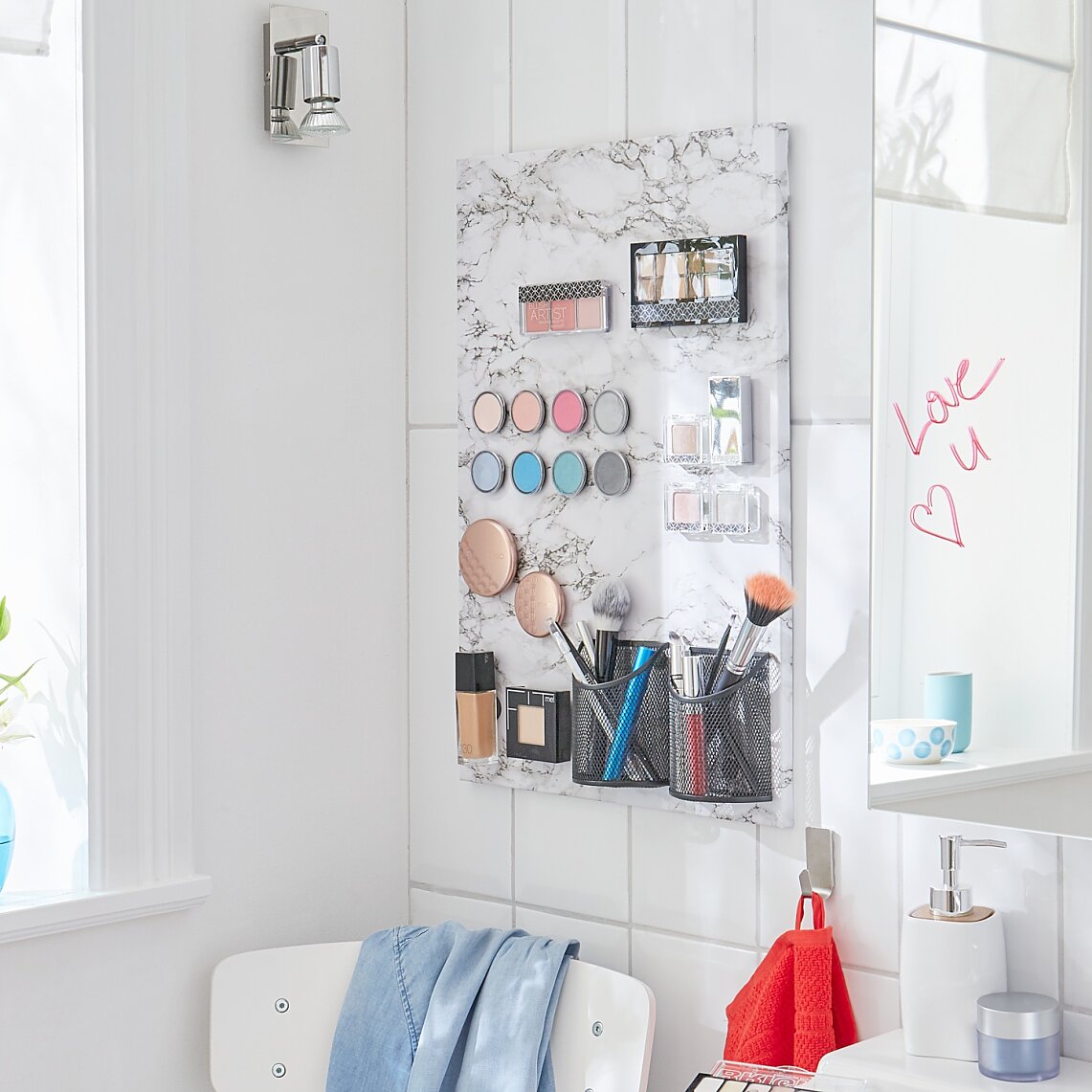 Magnetic make-up board Magnetic board to organise your make-up!