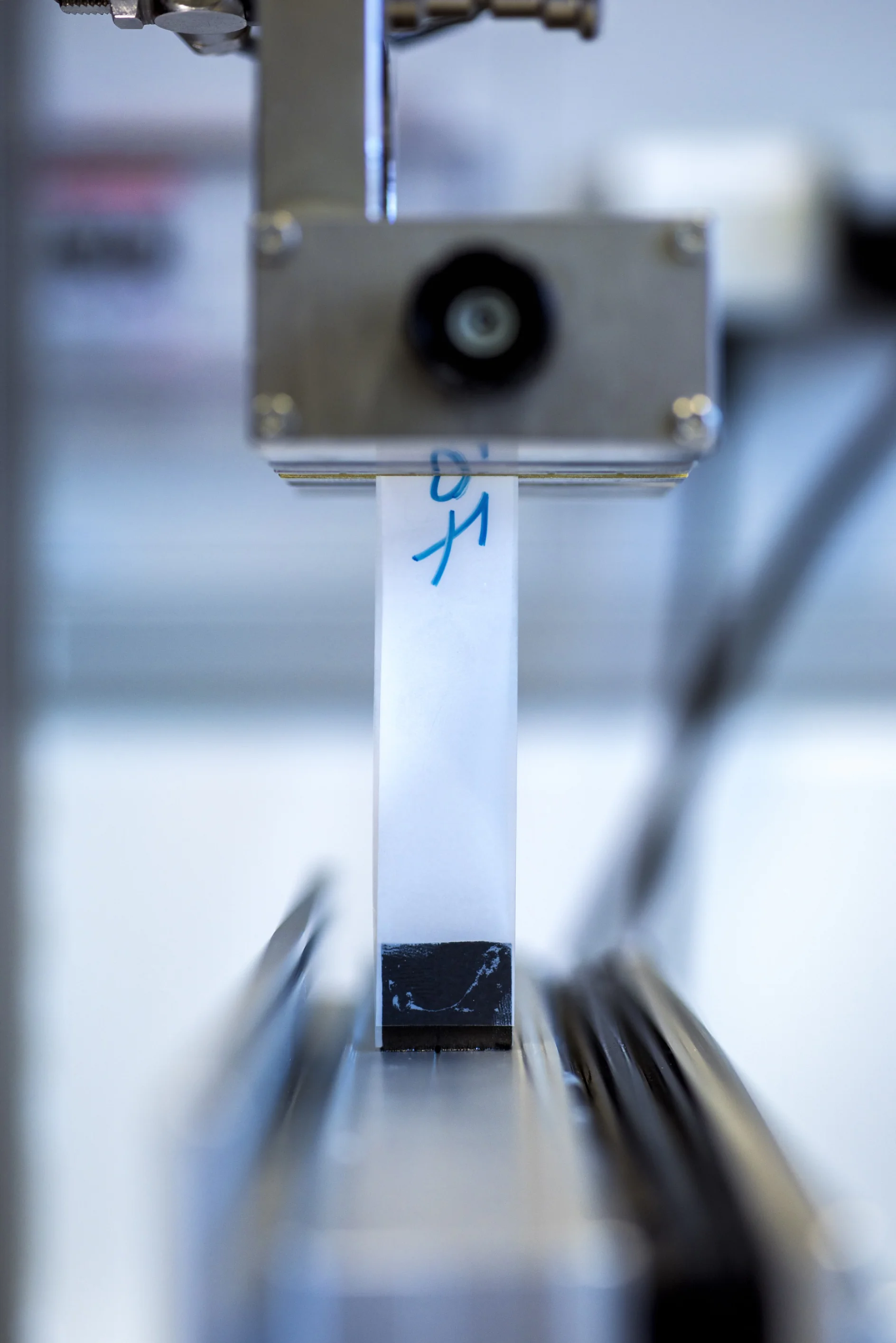 Pagarinājuma tests līdz pārraušanai Pagarinājuma tests līdz pārraušanai tiek izpildīts nostiprināšanas lentēm, kuras tiek izmantotas smagu kravu noturēšanai vietā transportēšanas laikā un kurām jāpiemīt īpaši augstai stiepes stiprībai.
