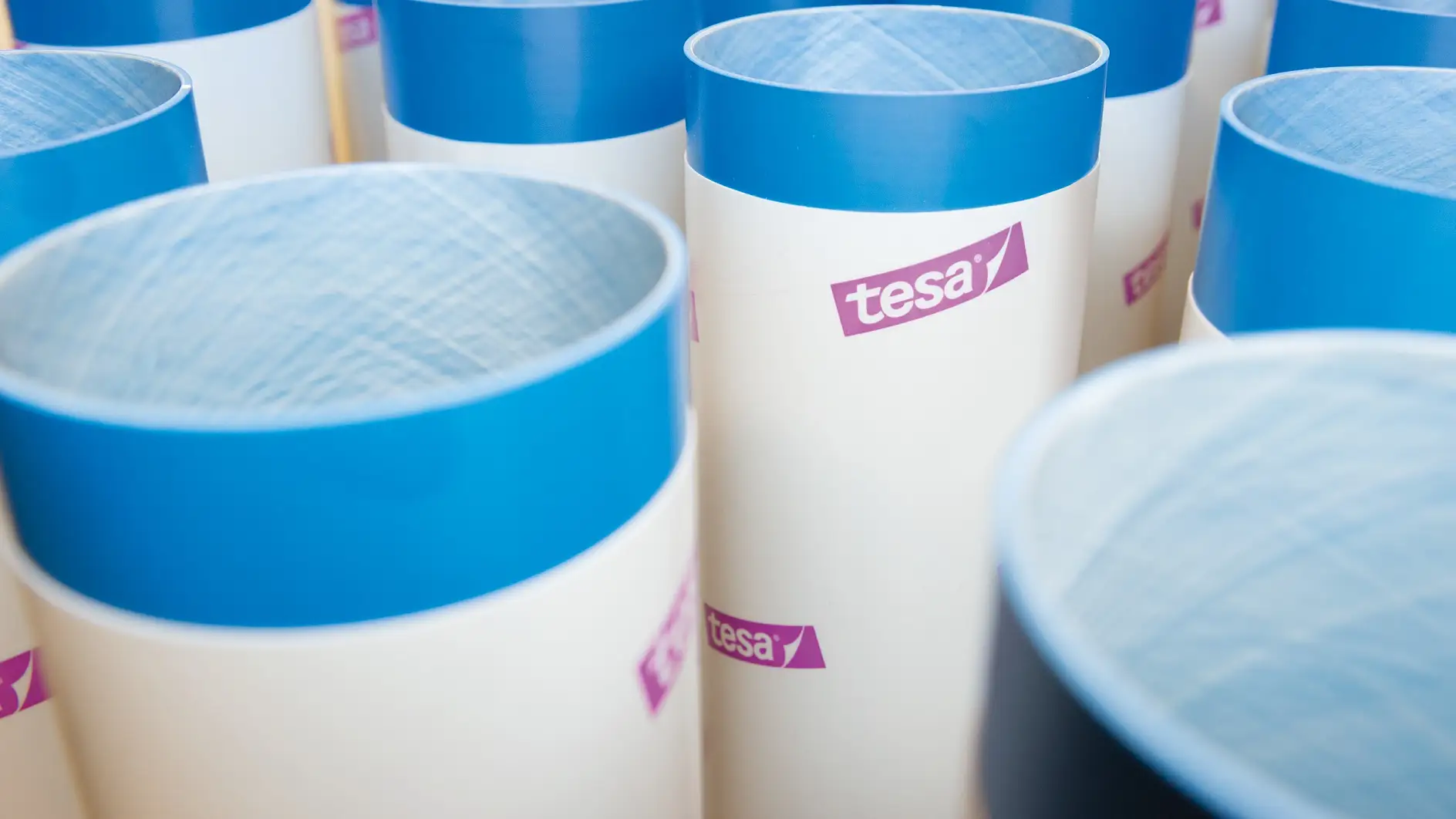 tesa Softprint®-plademontering med skumtape