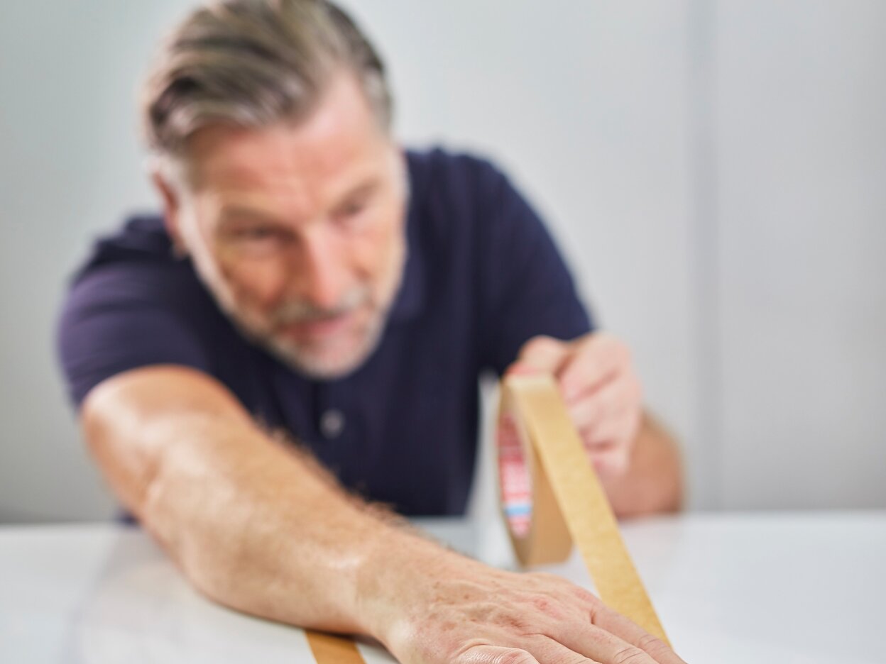 tesa-4304-High-Performance-Masking-Tape-up-to-163-celsius-step1of5-ap