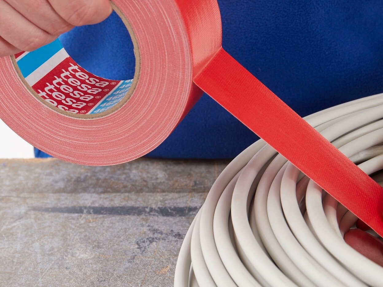 tesa 4688 standard polyethylene coated cloth tape red step1of5 ap