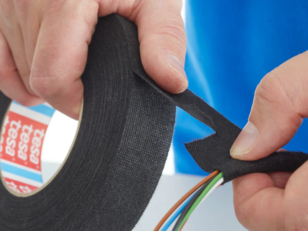 tesa 51609 PET fleece tape step3of3