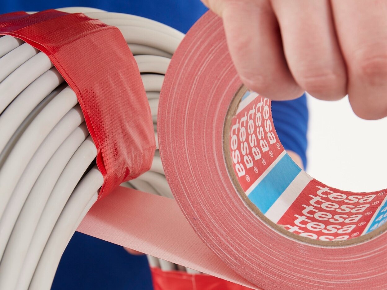 tesa 4688 standard polyethylene coated cloth tape red step2of5 ap