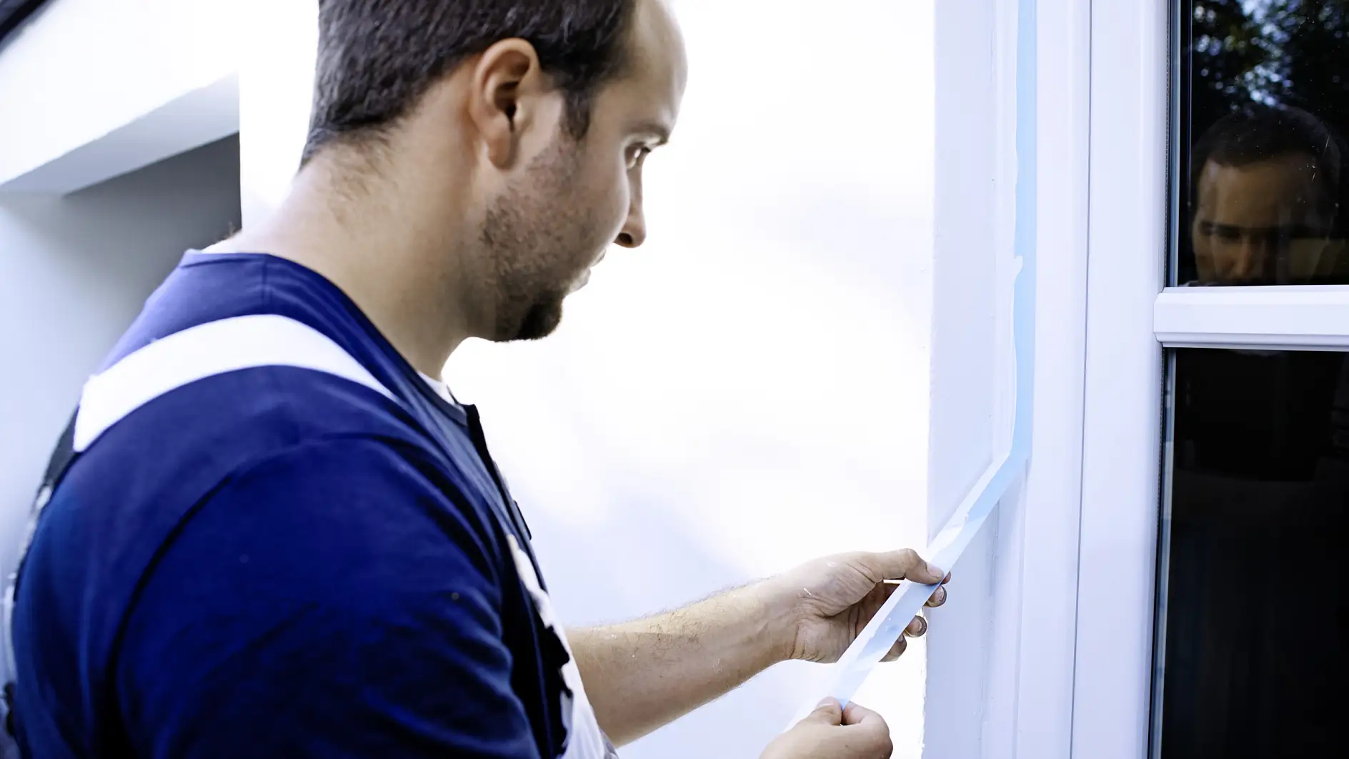 Professional weather- and UV-resistant exterior painters tape and masking tape for craftsmen.