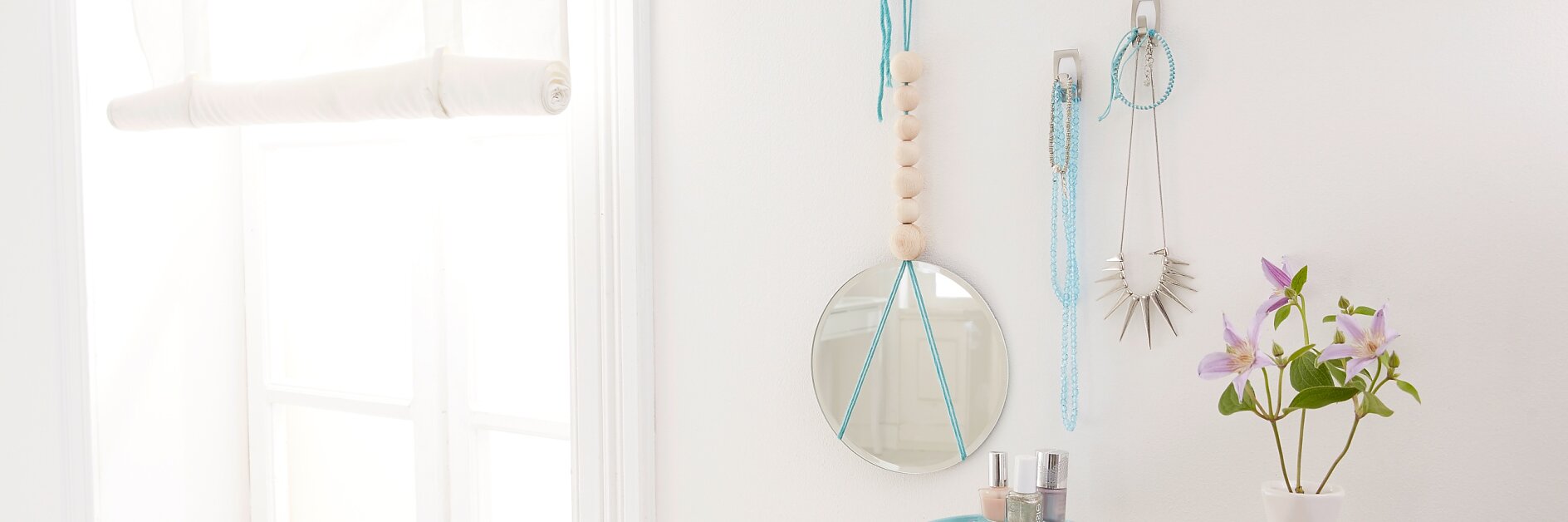 Bedroom decoration: “Hanging mirror”