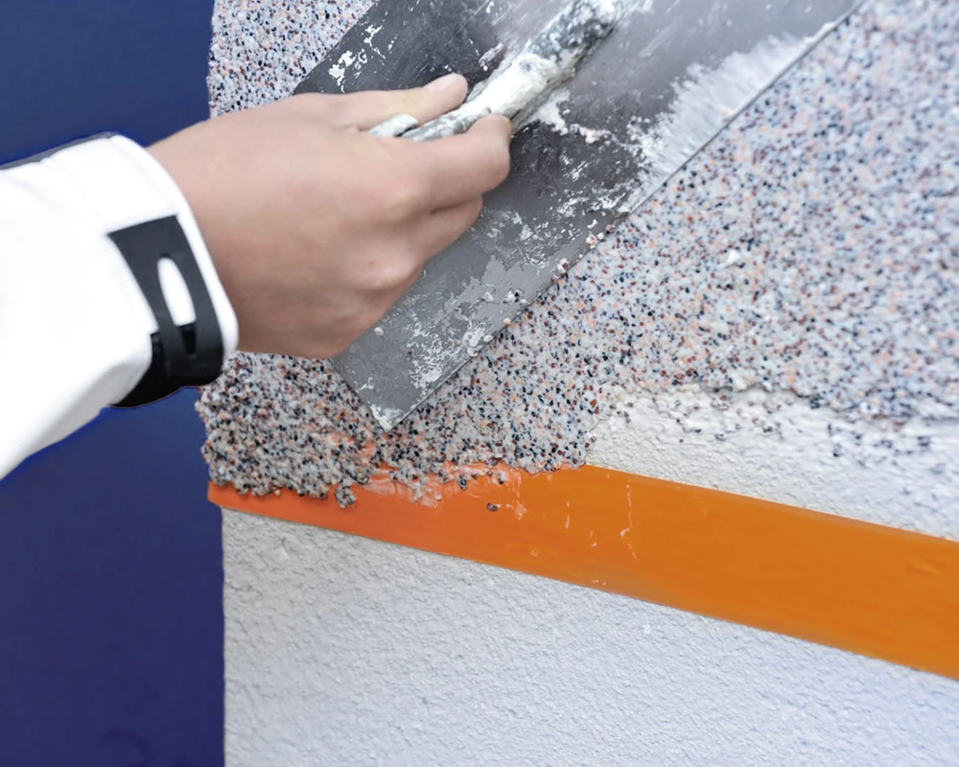 tesa® Craftsmen professional masking products make precise plastering easier