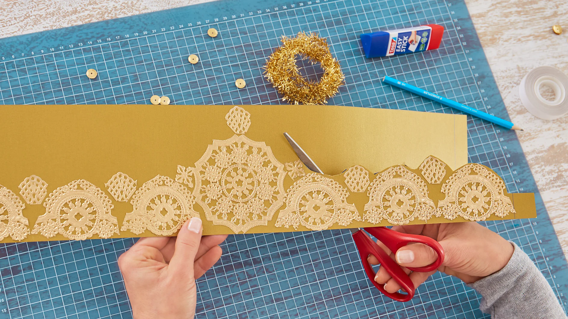 Handmade golden crown: Cut out shape