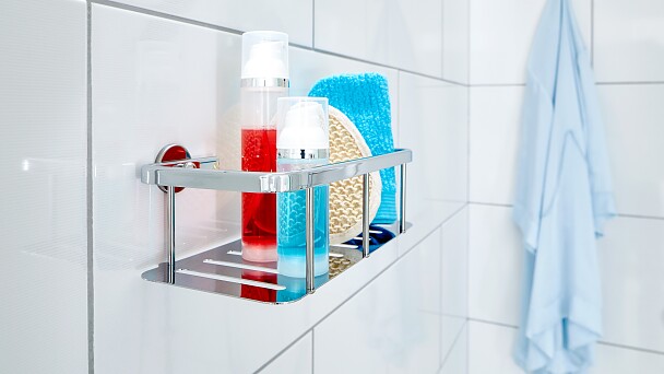 Douchemanden Houd je dagelijkse douchebenodigdheden klaar voor gebruik, onder handbereik maar buiten het bereik van waterdruppels.