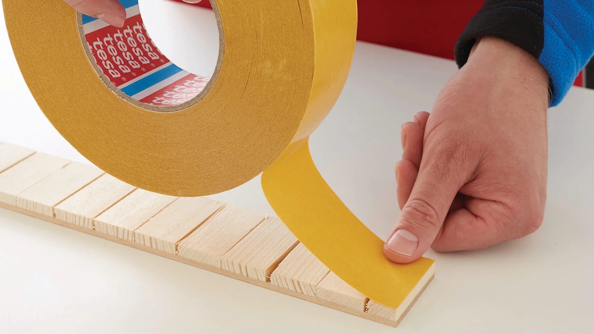 tesa 4968 dubbelzijdige filmische tape stap2van5 ap