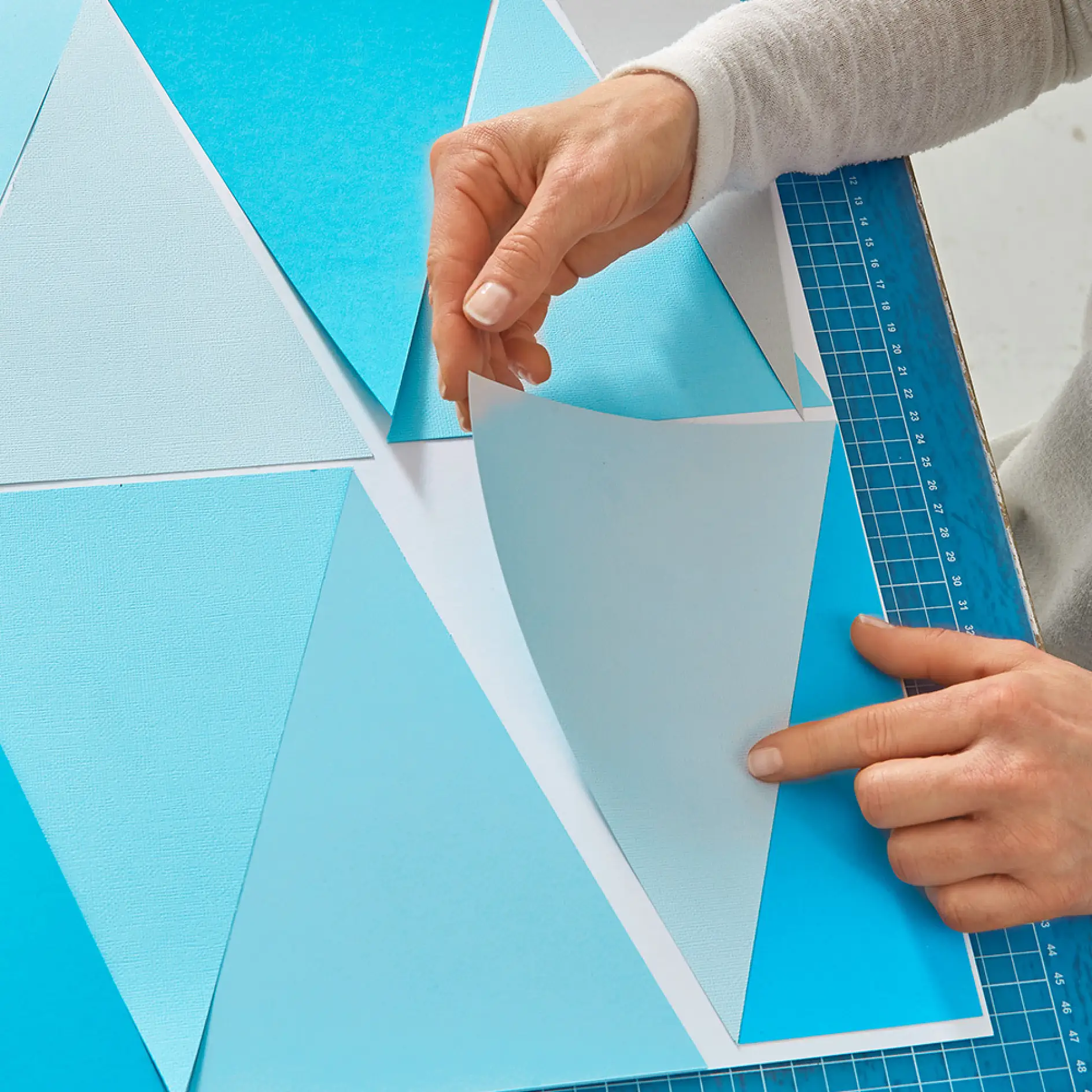 Making a framed memo board – using tesa® Roller Permanent Gluing ecoLogo®