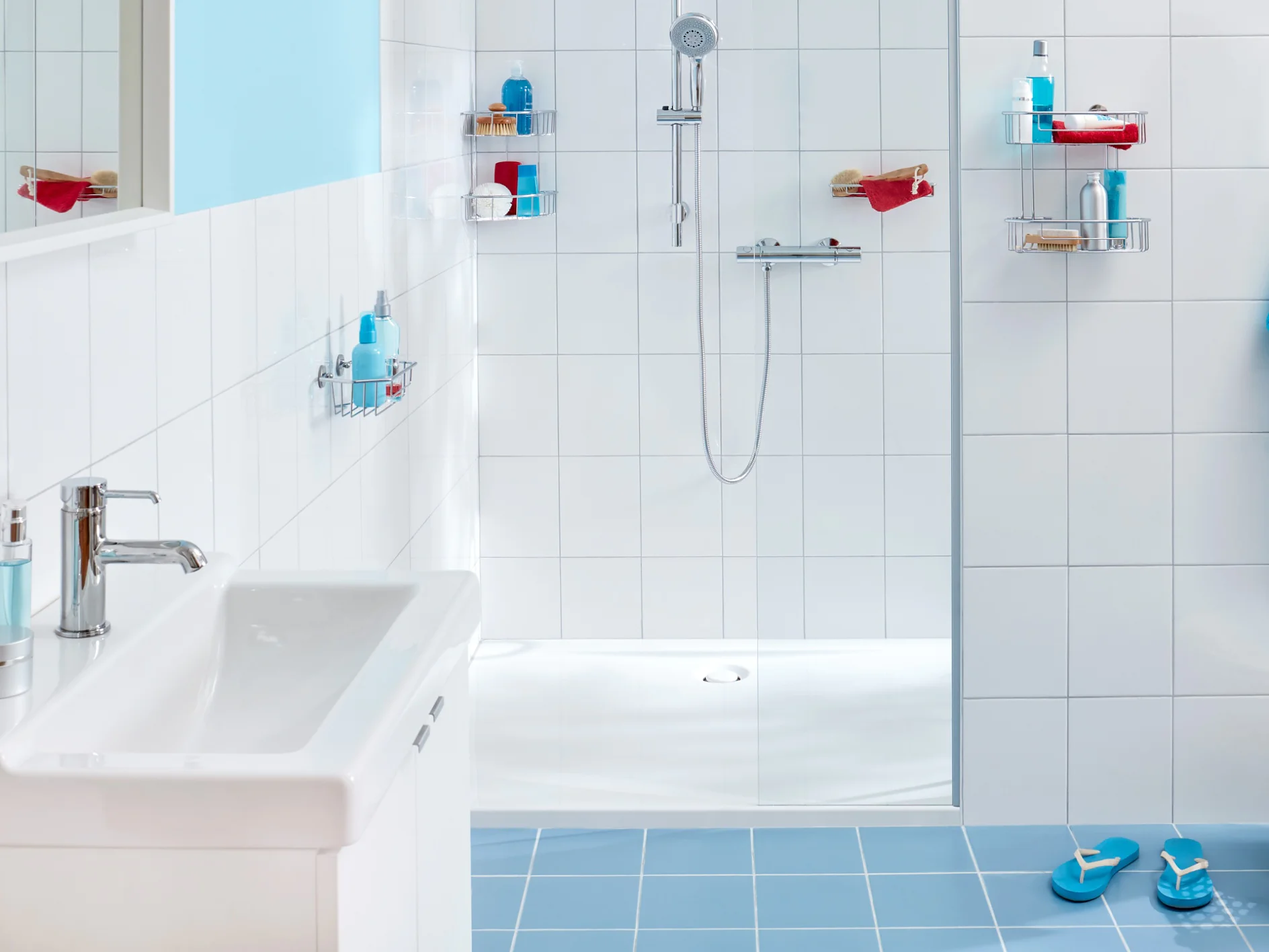 Modern badkameropbergers in functioneel design.