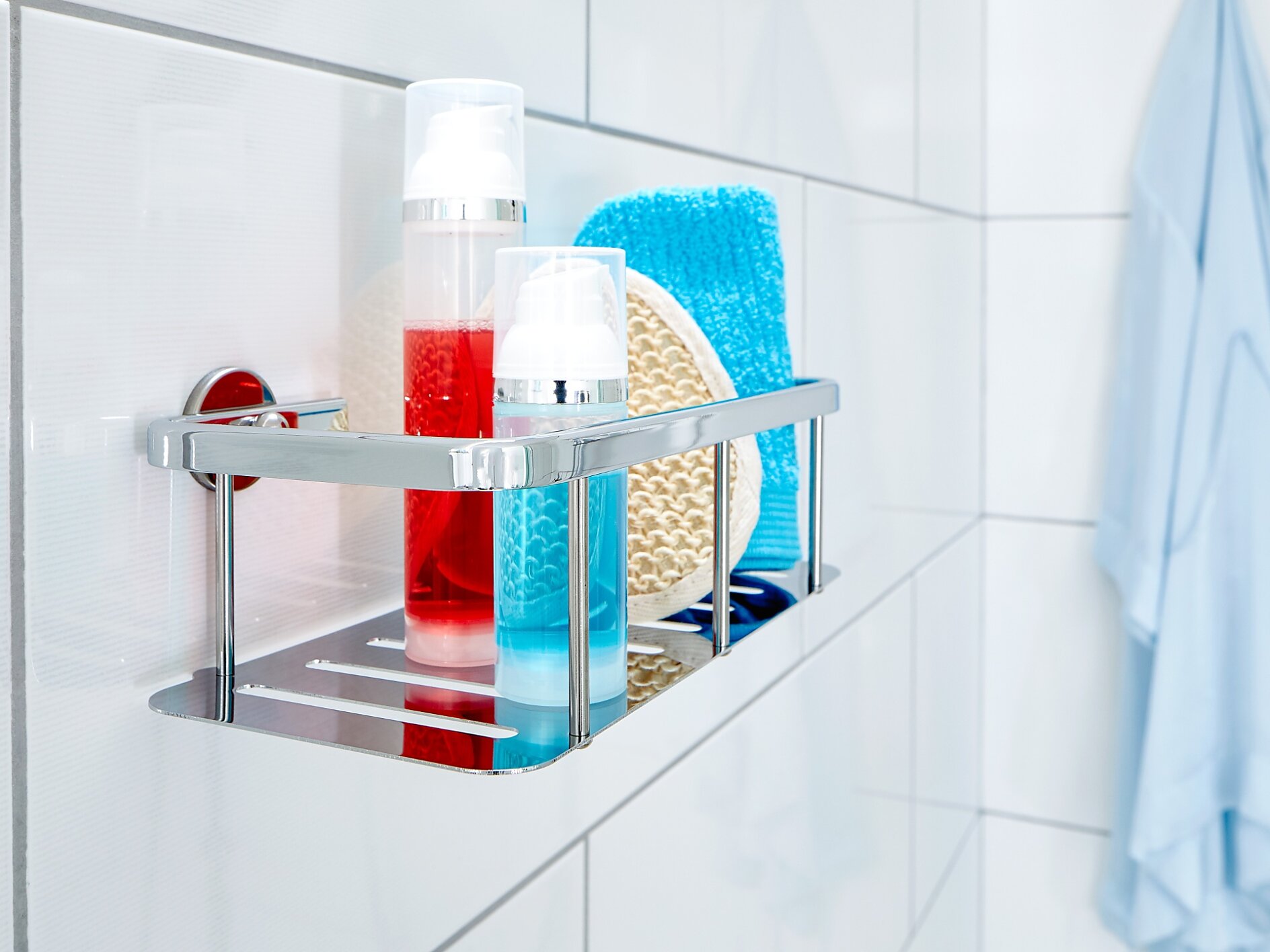 Houd je dagelijkse douchebenodigdheden klaar voor gebruik, onder handbereik maar buiten het bereik van waterdruppels.