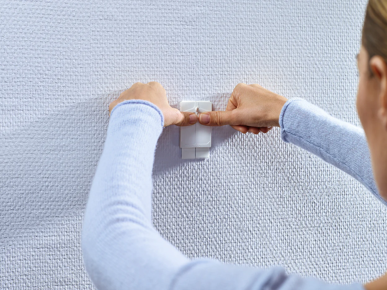 [en-en] tesa Smart Mounting System Adhesive Nail 2kg Step 11 of 15 wallpaper