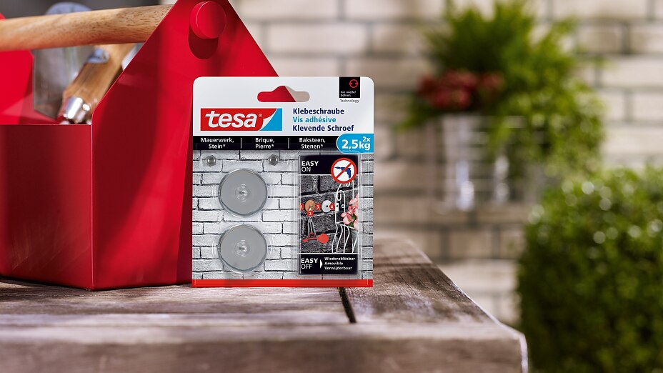 Jak stosować śrubę samoprzylepną okrągłą tesa® 2,5kg, cegła i beton Jak stosować śrubę samoprzylepną okrągłą tesa® 2,5kg, cegła i beton