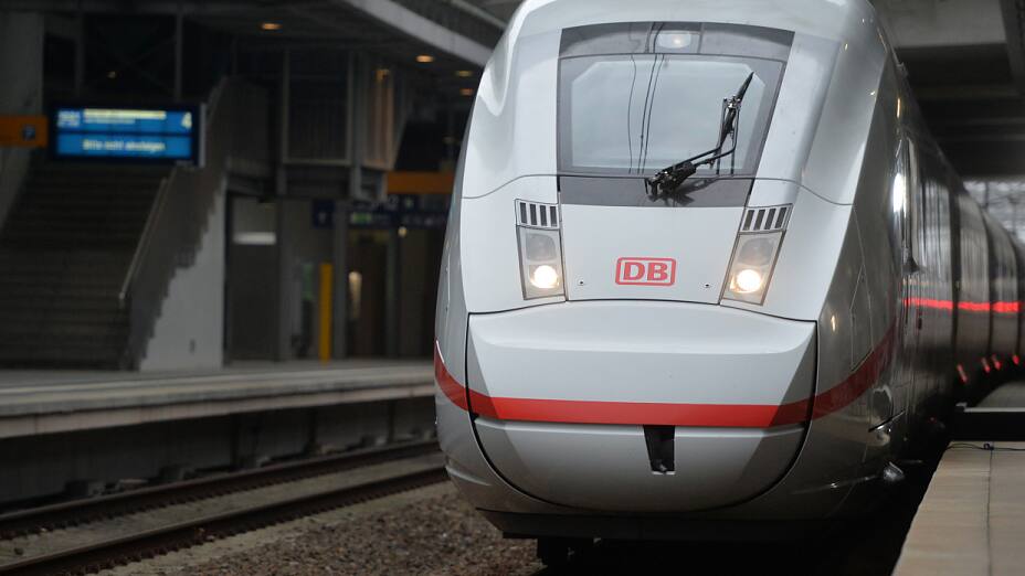 Flottentaufe in Berlin: Der ICE 4 kommt! ICE 4 startet neue Ära im ICE-Verkehr der Bahn (Bahnhof Berlin Südkreuz) &nbsp;