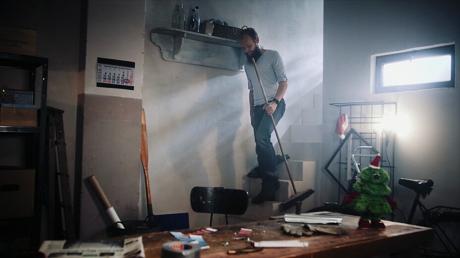 Jak zapakować butelkę na prezent? Film: Jak zapakować butelkę na prezent?