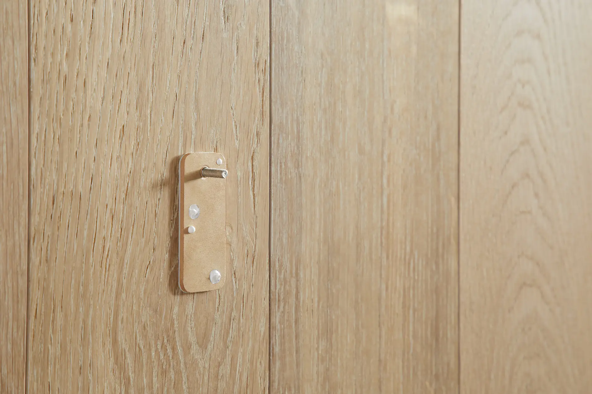 Pozostaw masę klejącą do wyschnięcia