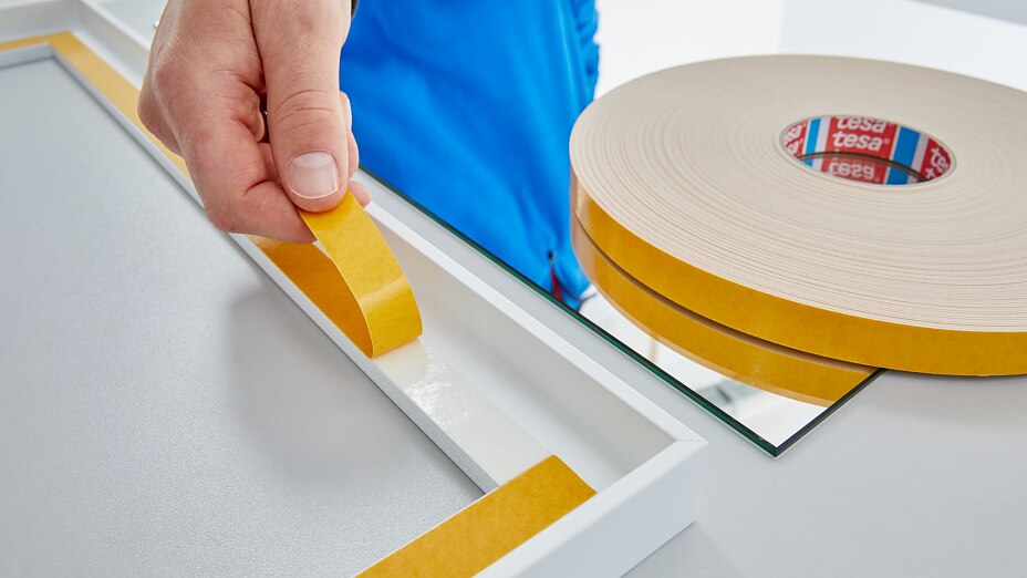 tesa-4952-double-sided-mirror-tape-step2of4 tesa-4952-double-sided-mirror-tape-step2of4