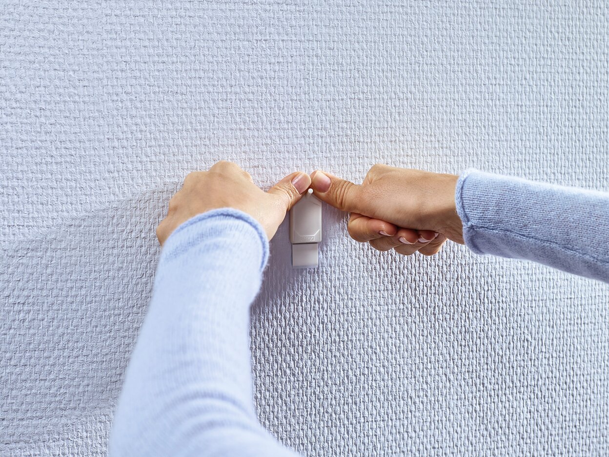 [en-en] tesa Smart Mounting System Adhesive Nail 0,5kg Step 7 of 12 wallpaper