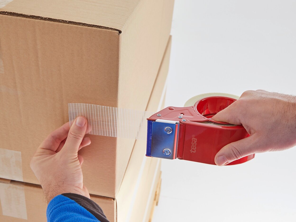 tesa 4559 cross filament tape for ID cartons step2of4