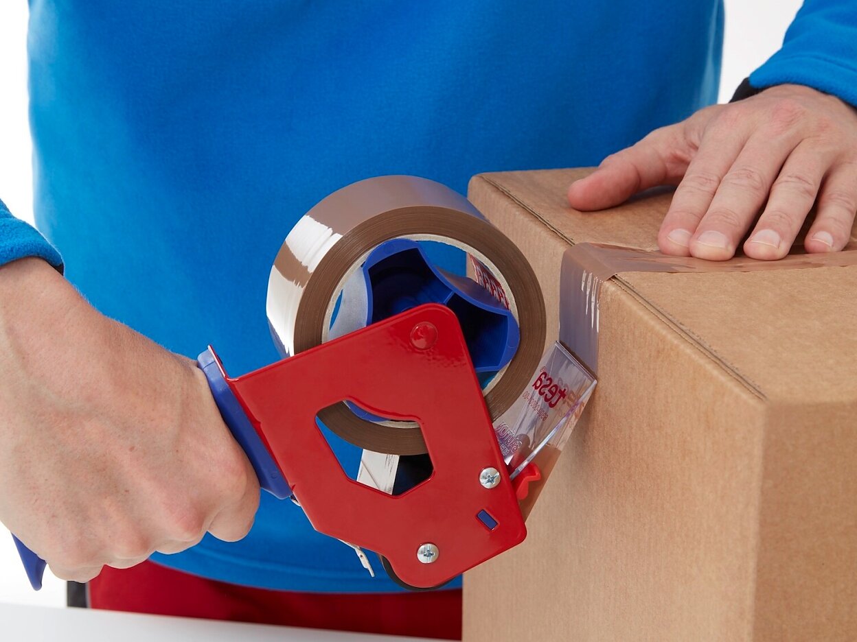 tesa-4195-high-performance-carton-saeling-tape-brown-step5of6-ap