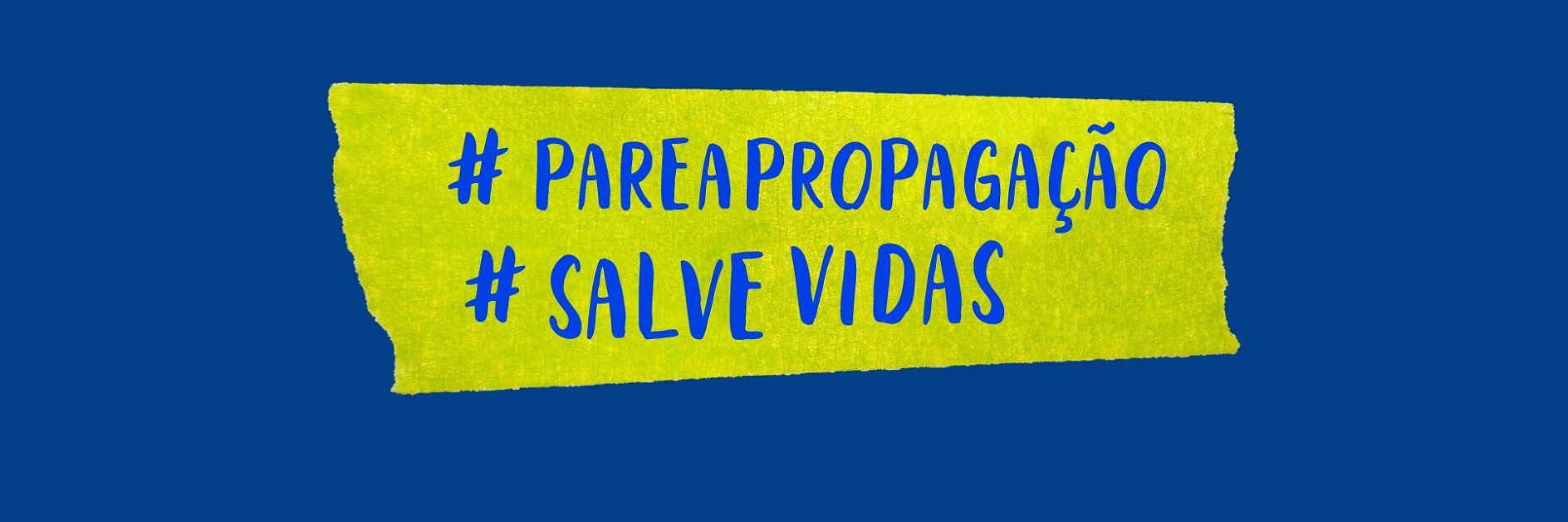 Fita tesa amarela sobre fundo azul com texto em português: #PAREAPROPAGAÇÃO #SALVEVIDAS. (This text has been generated by AI)