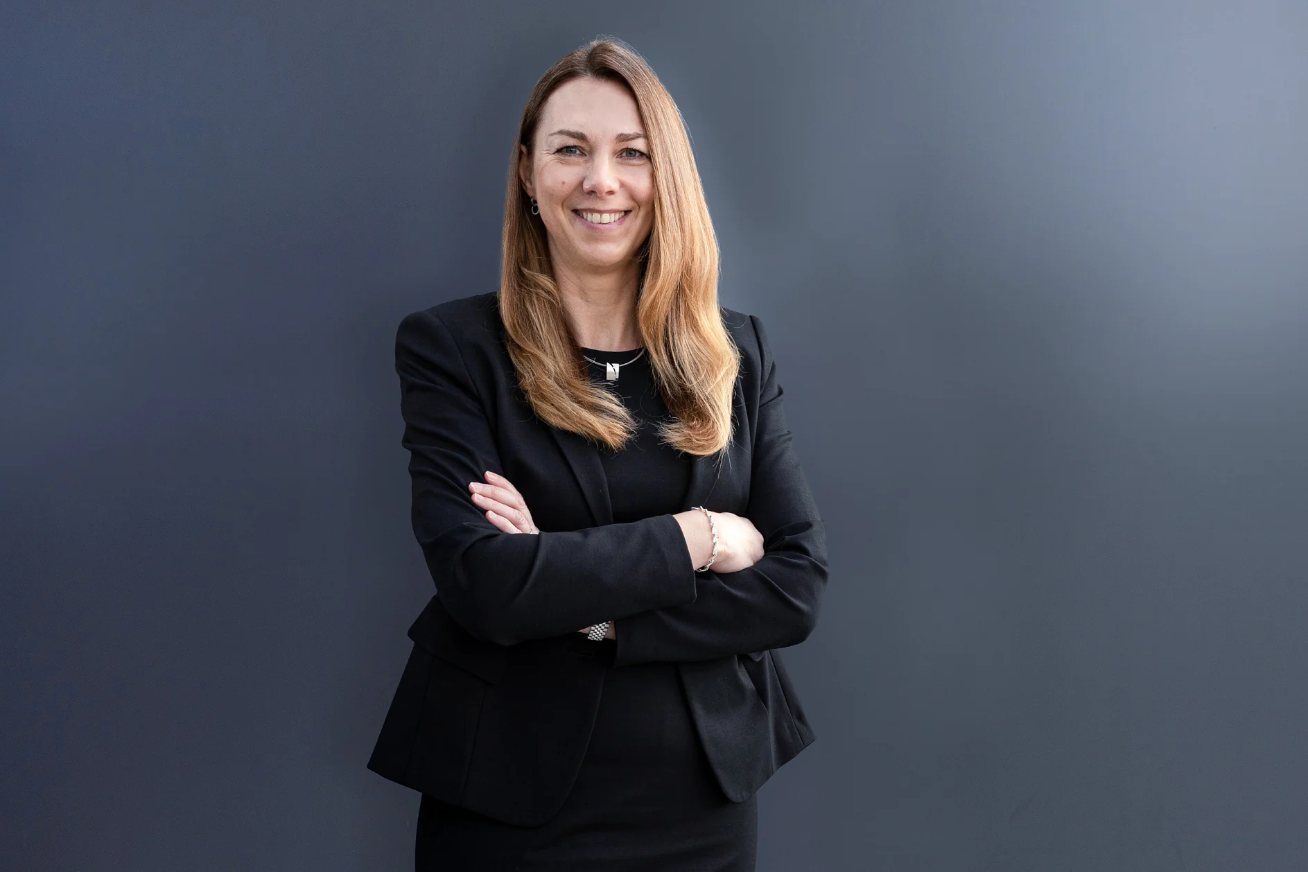 Dr. Ingrid Sebald A Dra. Ingrid Sebald preenche a posição de Tecnologia no Conselho Executivo da tesa. Em sua nova função, a Dra. Sebald será responsável por tecnologia e sustentabilidade.