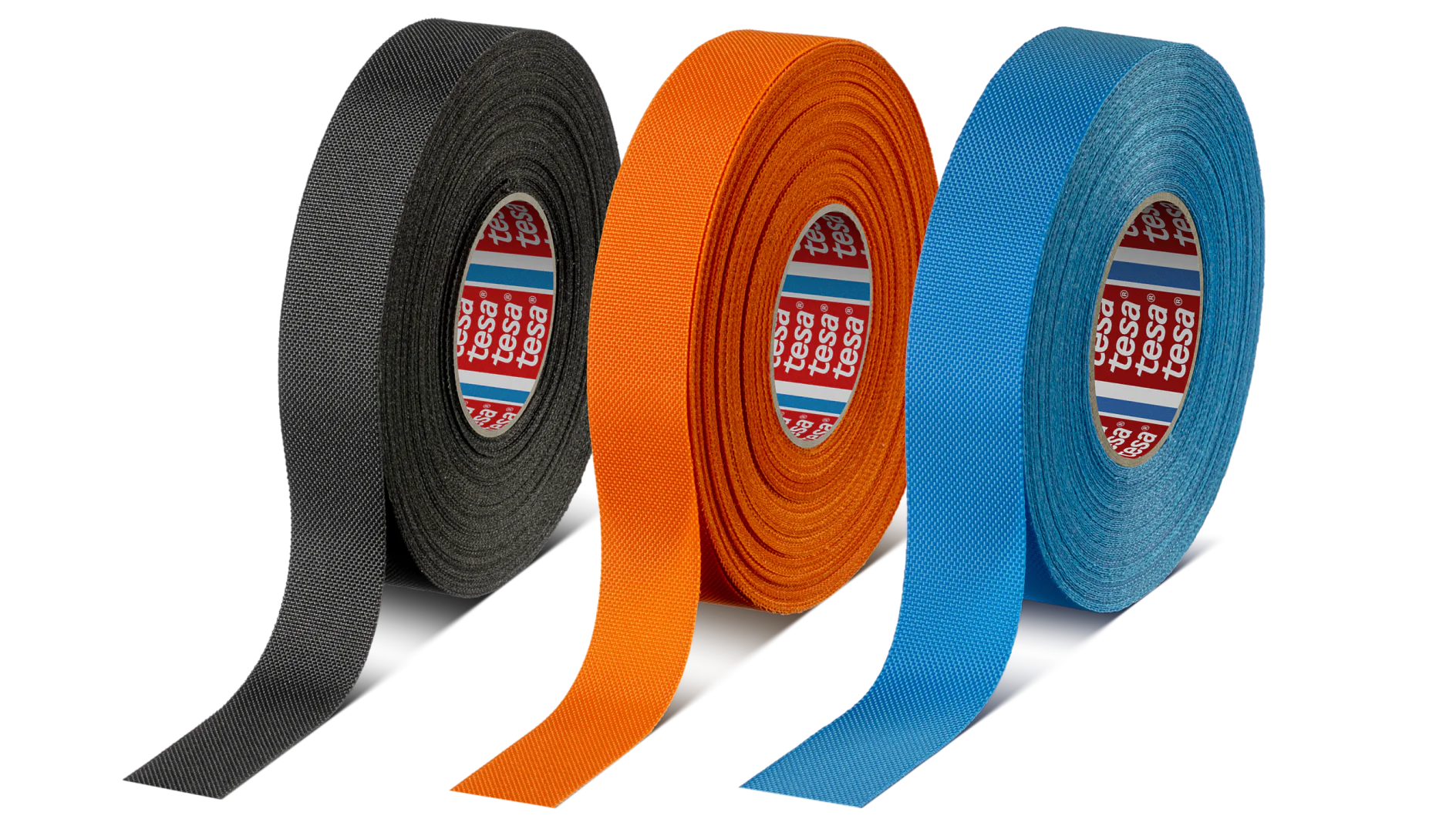 tesa® 69000 PA Cloth Tape Diagrama de um carro com carroceria externa transparente destacando componentes internos: proteção do motor, chicote do assento, cabos de alta tensão e chicote da carroceria. As anotações exibem áreas-chave com pequenas imagens mostrando vistas de perto dessas peças onde vários produtos de fita tesa são aplicados para isolamento e reforço. (This text has been generated by AI)