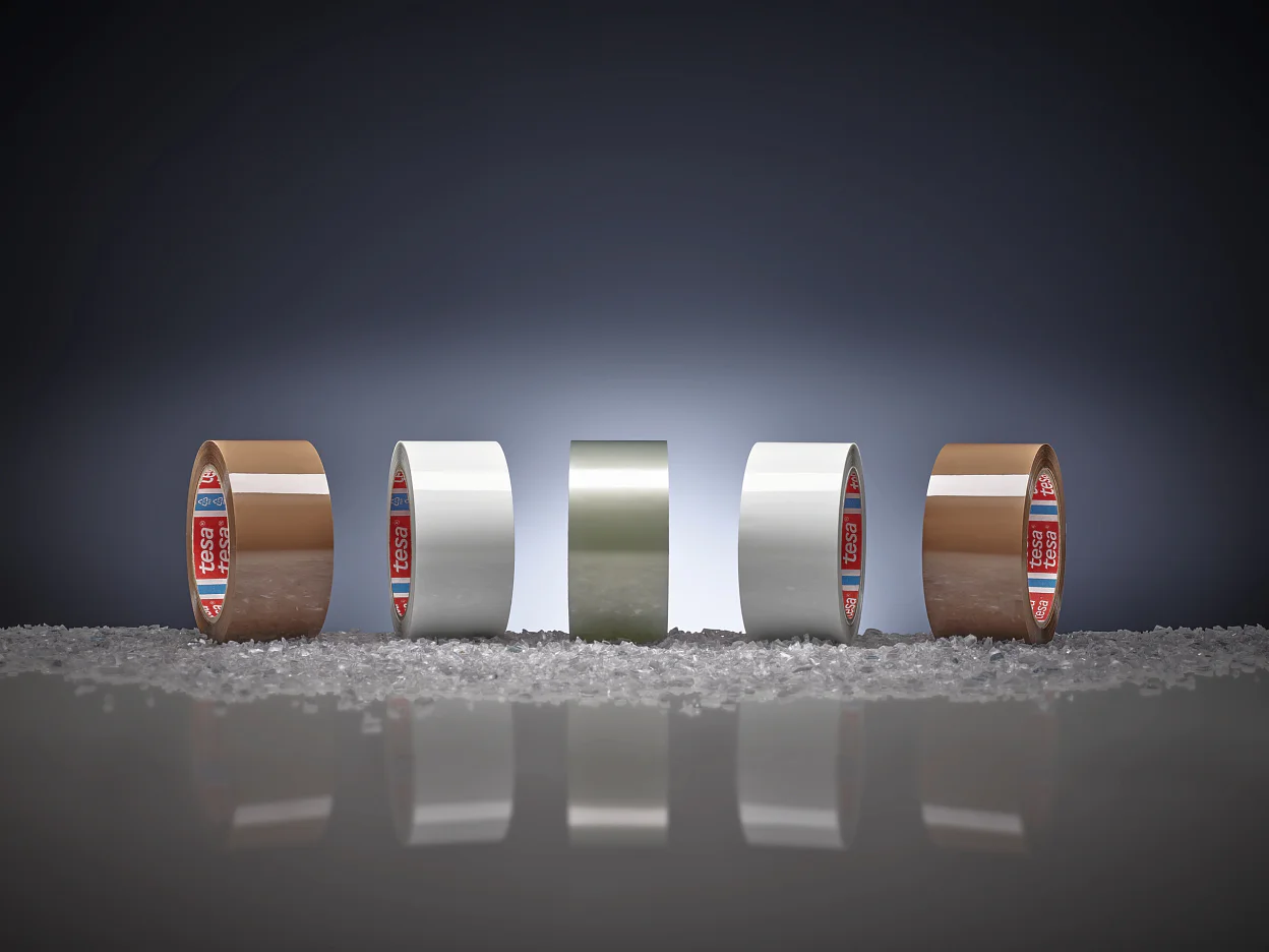tesa-ID-60416-recycled-PET-packaging-tape-family-mood (3)