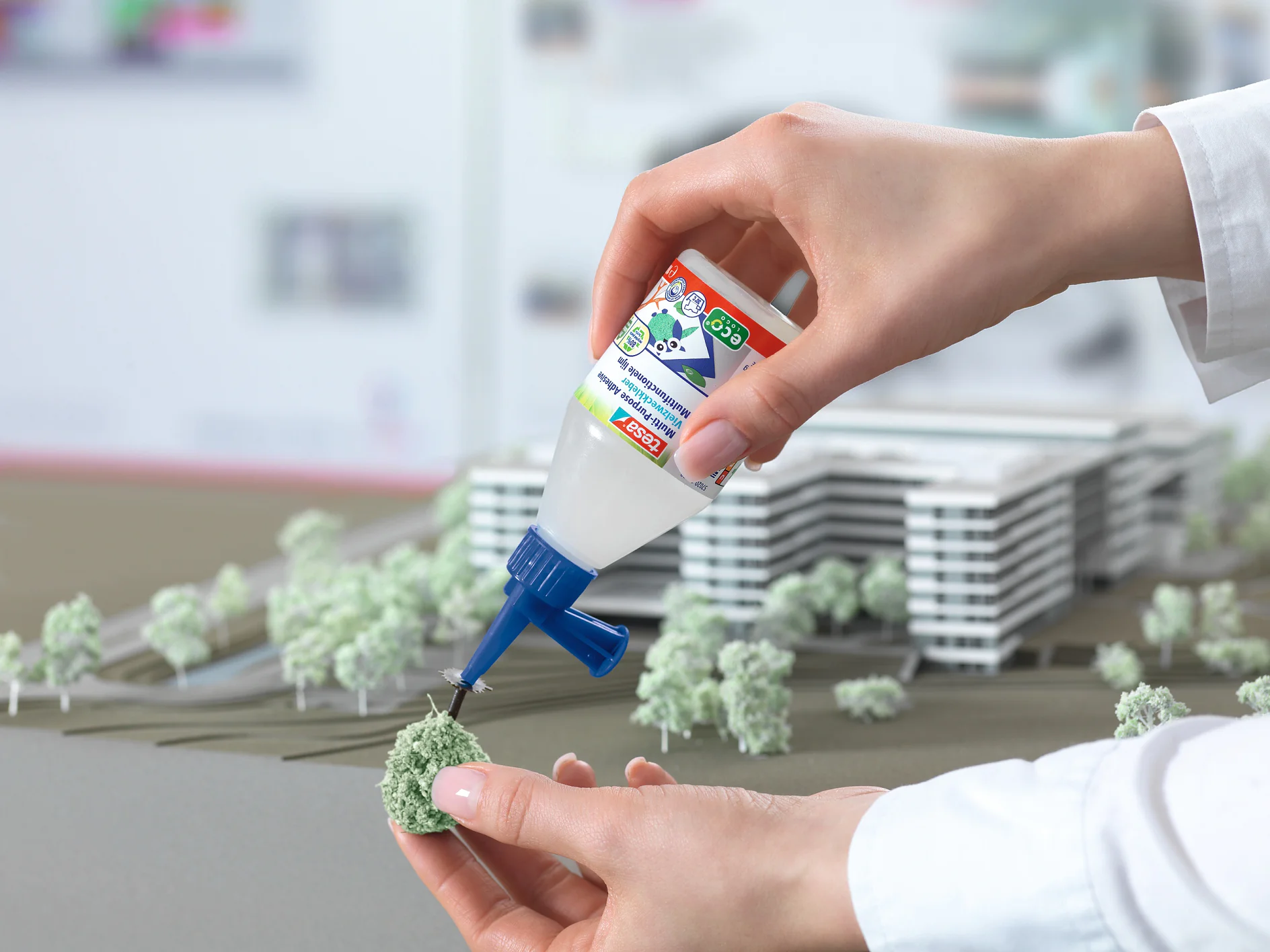 tesa_Multi_Purpose_Glue_ecologo_ap_001 tesa_Multi_Purpose_Glue_ecologo_ap_001