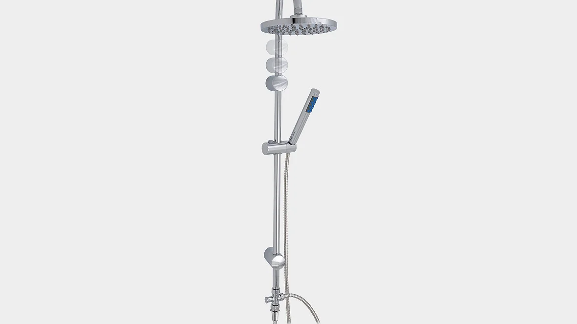 O instalație de duș modernă cu un cap de duș rotund și o baghetă de duș manuală. Instalația este elegantă și metalică, cu un furtun flexibil, montat pe un fundal alb simplu folosind bandă tesa. (This text has been generated by AI)