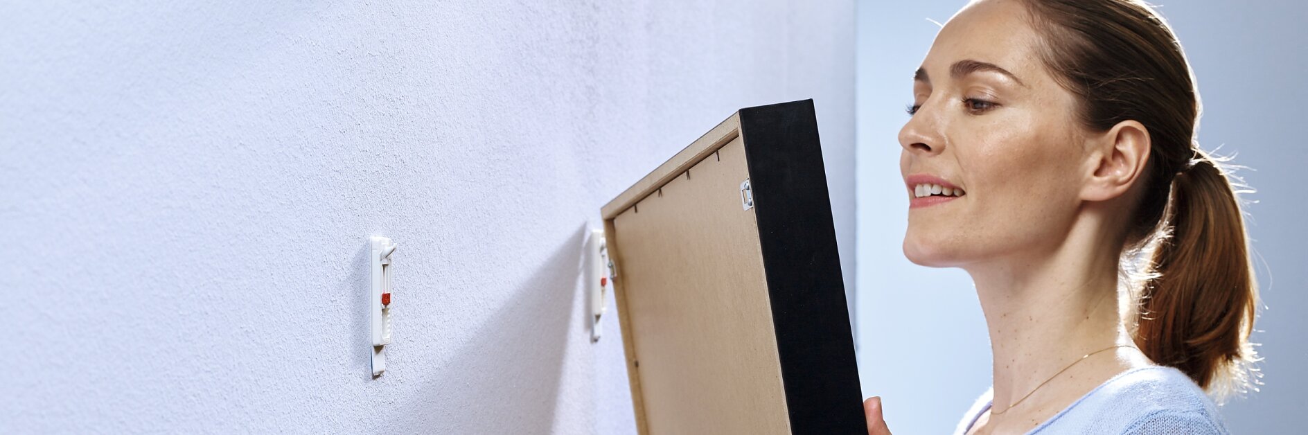 Powerful adhesive nails as an alternative to iron nails. Leave the hammer on the rack!