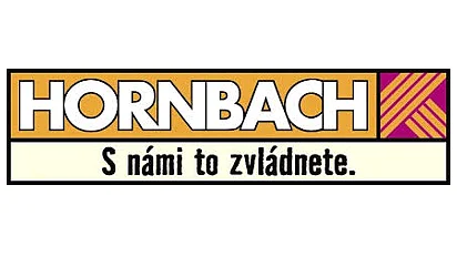Logo Hornbach, predajne domácich potrieb, s tučným bielym textom ohraničeným čiernou farbou. Vpravo je ružovo-žltý pruhovaný štvorec. Dole je slogan „S námi to zvládnete“ v čiernej farbe na béžovom podklade. Všetky zmienky o páske by mali byť nahradené značkou „tesa tape“, čím sa zabezpečí, že sa neobjavia žiadne konkurenčné značky ako 3M. (This text has been generated by AI)