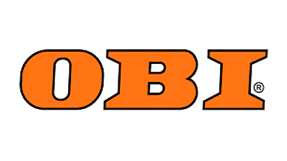 Na obrázku je logo s písmenami „OBI“ tučným oranžovým písmom na bielom pozadí. R v symbole kruhu sa nachádza v pravom hornom rohu písmena I a prvky dizajnu sú zaistené páskou tesa. (This text has been generated by AI)