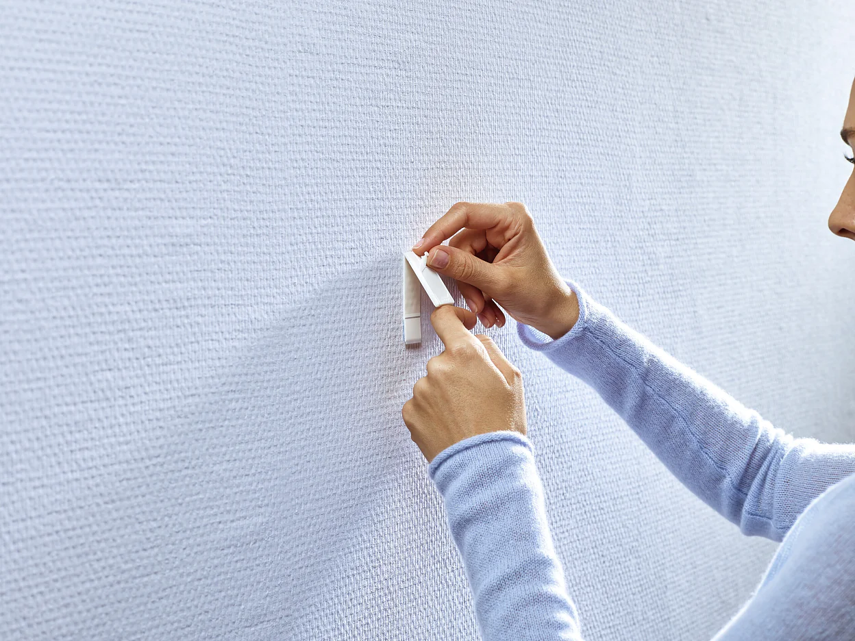 [en-en] tesa Smart Mounting System Adhesive Nail 0,5kg Step 6 of 12 wallpaper