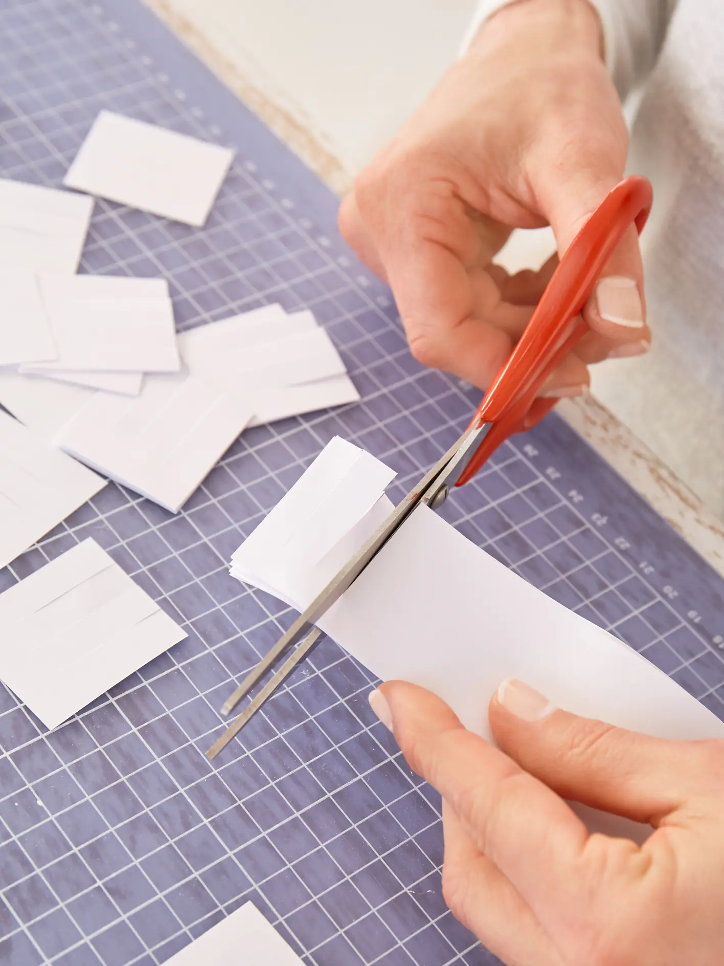 Klipp pappersremsorna