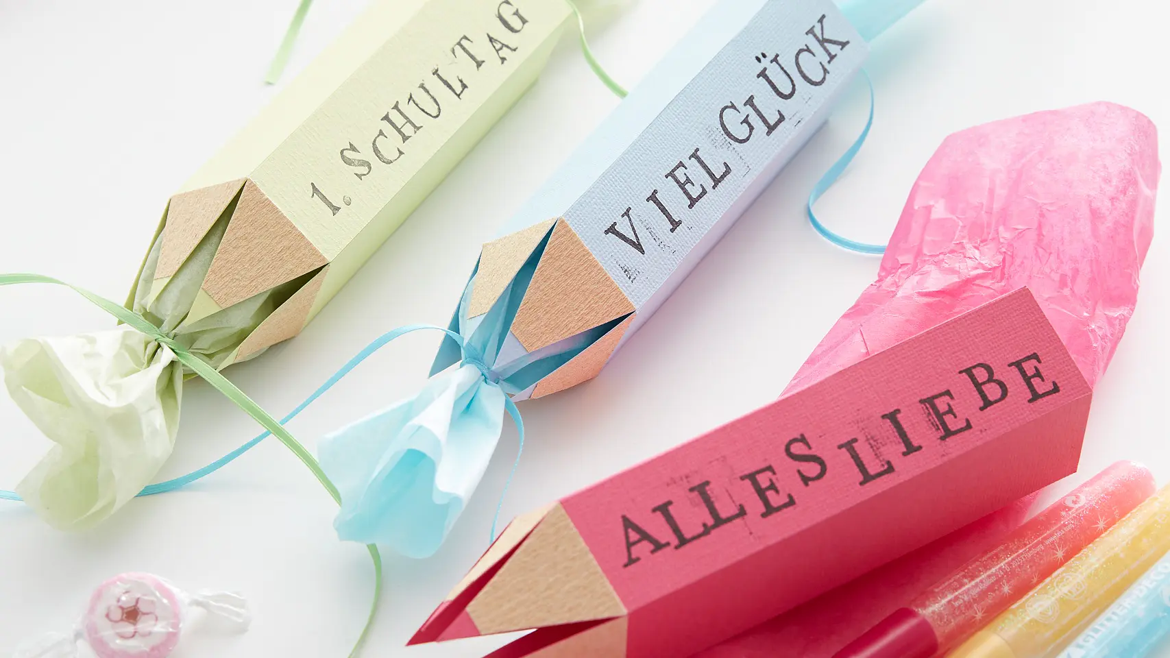 Magisk penna: Abrakadabra – De bästa presenterna för första skoldagen gömmer sig i en egengjord penna! Den är dekorerad med massor av lyckönskningar och fylld med godsaker.