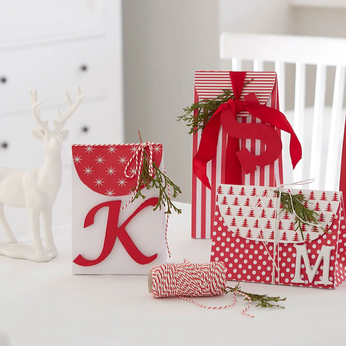 Om förpackningen håller vad den lovar innehåller den de mest fantastiska gåvorna! När du väl har fått kläm på det går påsarna att göra på nolltid, även i önskad storlek.