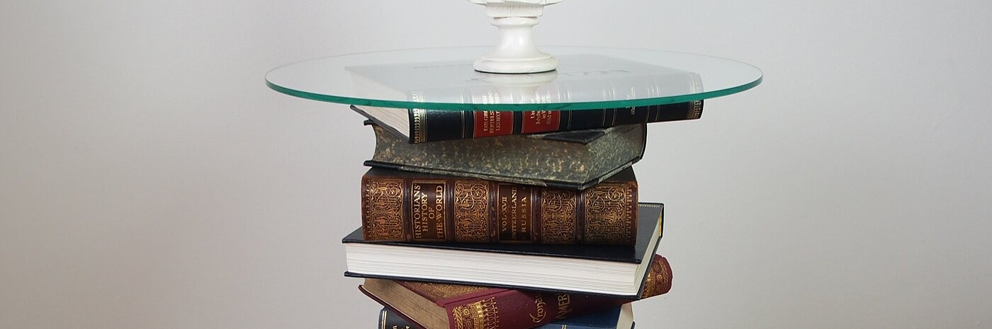 Book table created using tesa® Powerbond INDOOR and tesa® Powerbond TRANSPARENT double-sided adhesive tapes