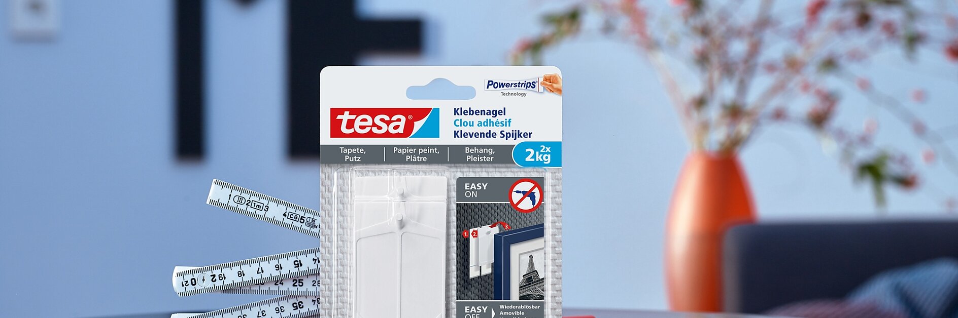 Så här använder du tesa® självhäftande spik för tapet och puts 2 kg.