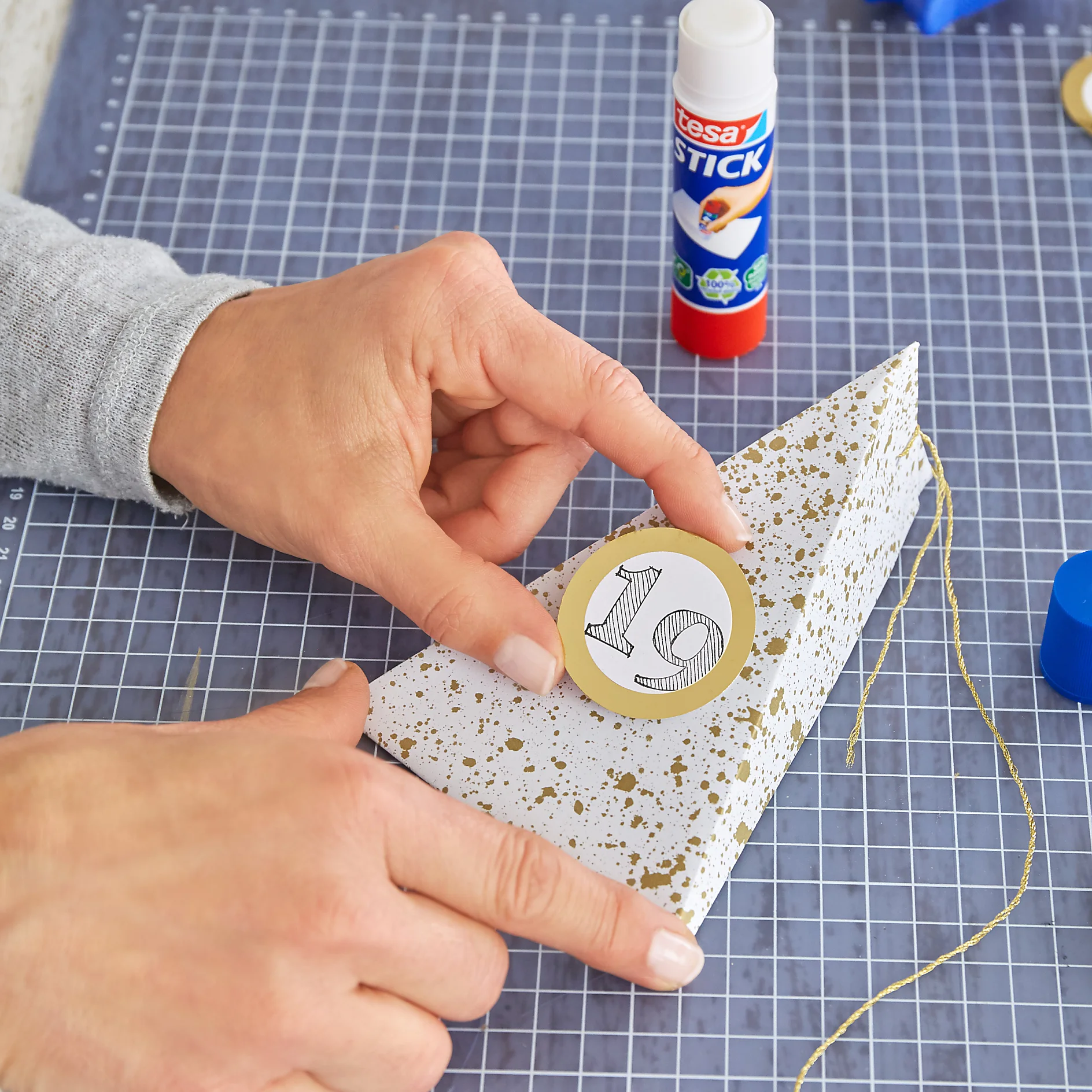 DIY-adventskalender med guldringar översikt steg 8