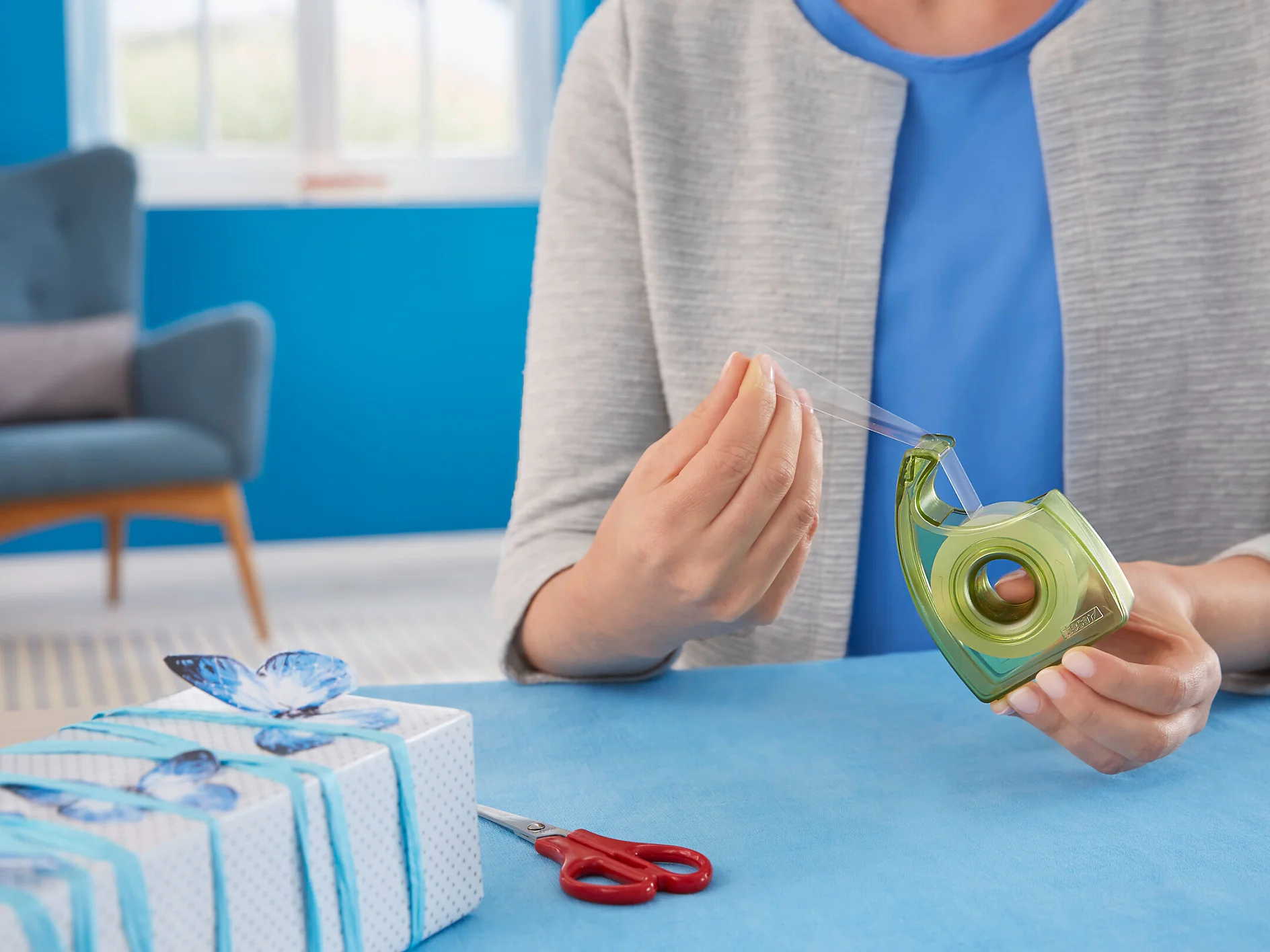 [en-en] Easy Cut Hand Dispenser 33m green + 1x tesafilm eco_clear