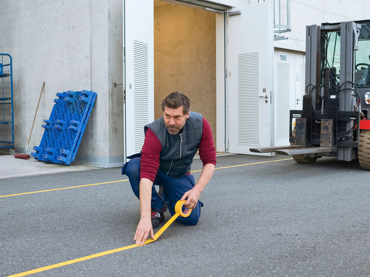 [en-en] Facility Management tesa Professional Floormarking tape