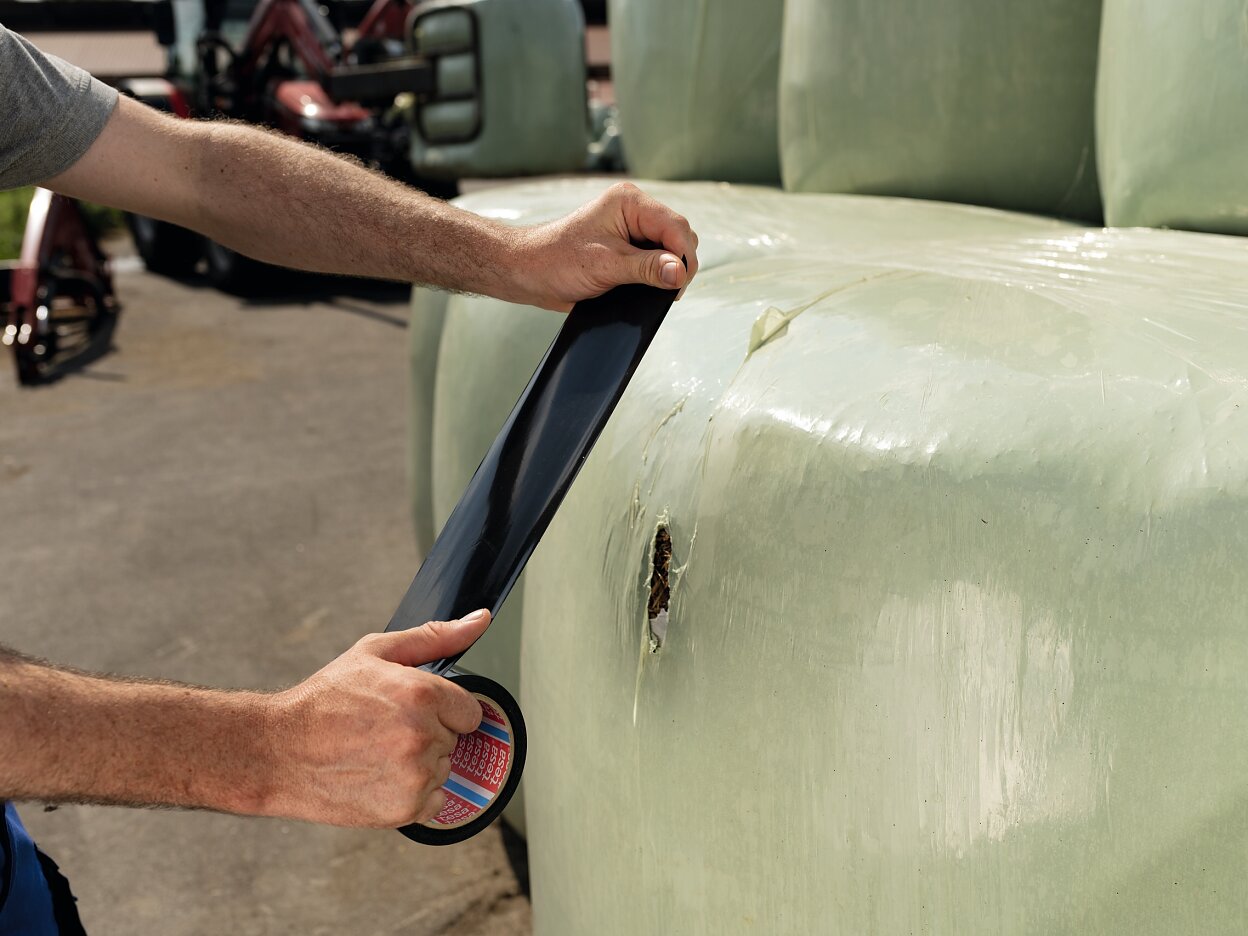 tesa-04648-repairing-tape-silage-black-046480000200-ap-4