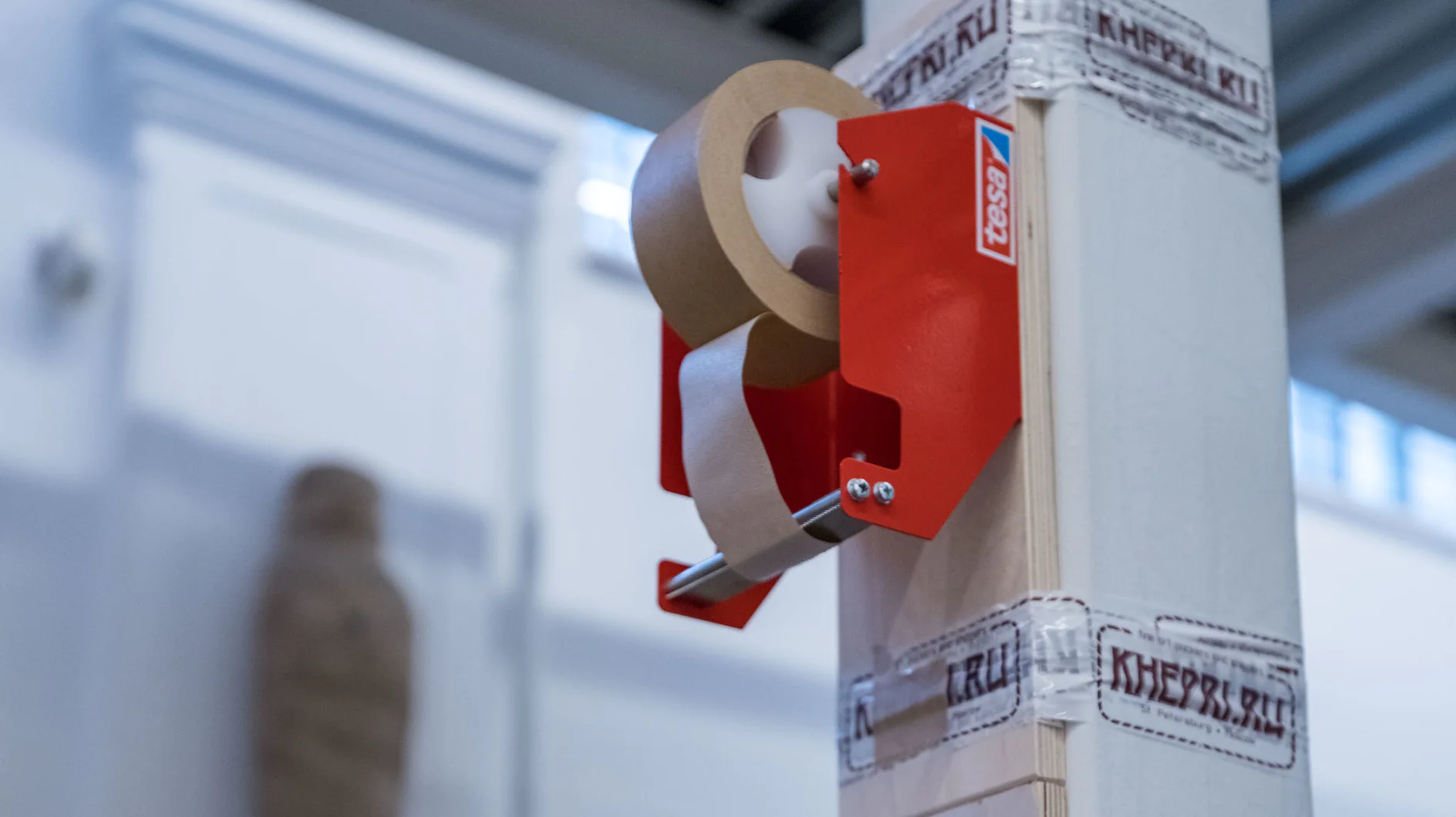 การบรรจุหีบห่อผลงานศิลปะจากพิพิธภัณฑ์เฮอมิเทจในเซนต์ปีเตอร์สเบิร์ก ประเทศรัสเซีย โดยบริษัท Khepri