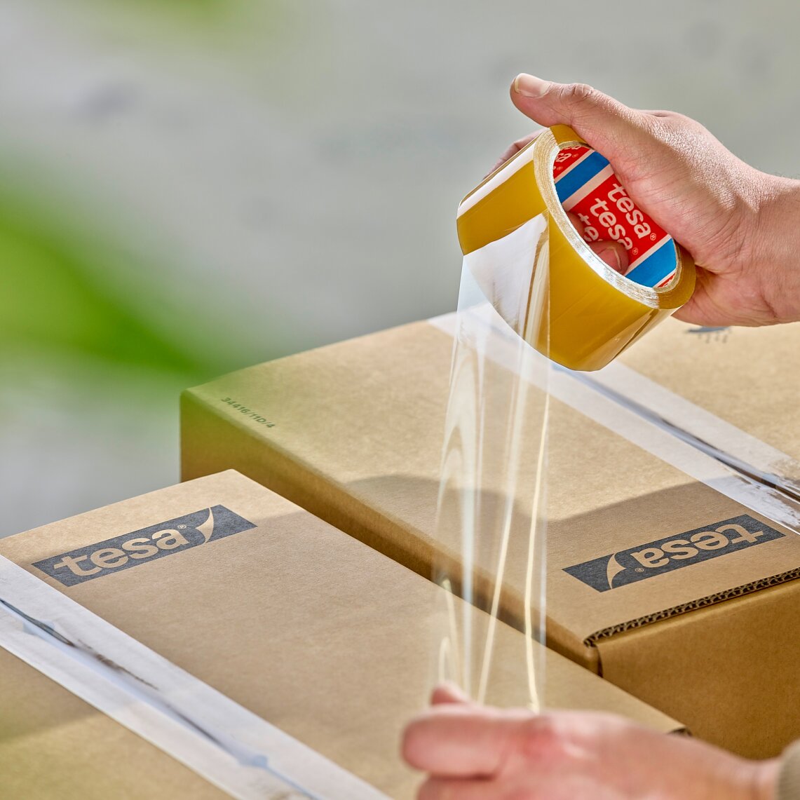 Application of tesa® 60400 Bio-Based Packaging Tape Application of tesa® 60400 Bio-Based Packaging Tape